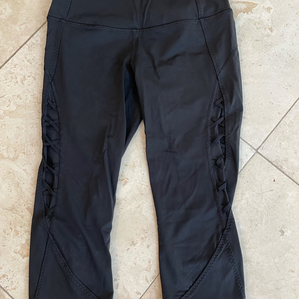 Victoria’s Secret black capri leggings size S